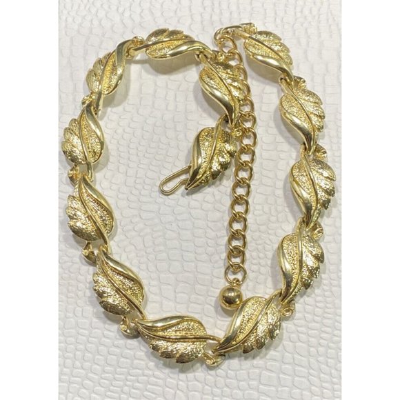 Vintage Signed Coro Des Pat Pend Gold Tone Leaf Necklace Choker - Picture 6 of 6